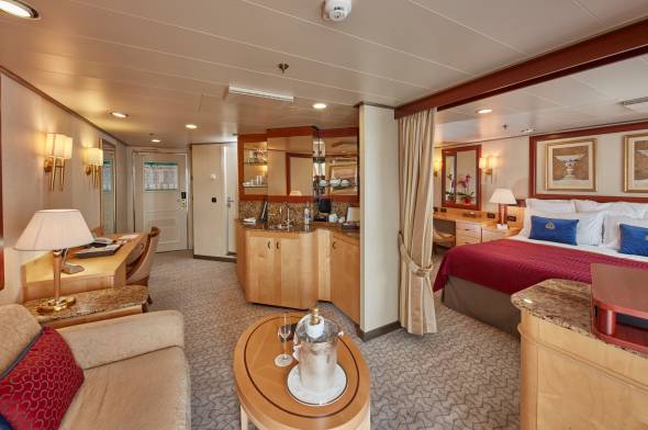 Cunard Line Queen Victoria Penthouse.jpg